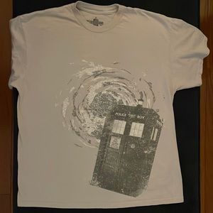Dr. Who t-shirt in light grey, sz XL, official BBC merch, EUC, worn only twice.